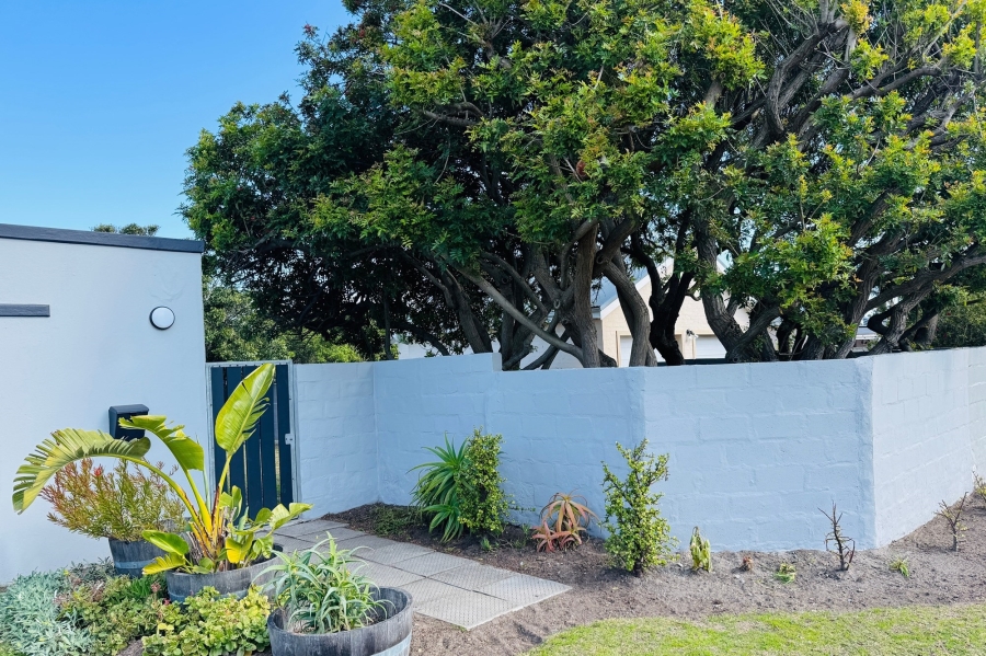 3 Bedroom Property for Sale in Sandbaai Western Cape